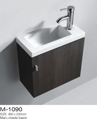 واحدة من الحمام الغرور بالباطل مع قمم ، والباطل الحمام ضيق الصغيرة